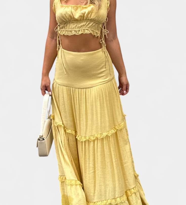Ensemble Ilys Romantique avec Top en Dentelle et Jupe Maxi Flottante